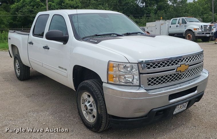 image for item MO9970 2012 Chevrolet Silverado 2500HD  Crew Cab pickup truck