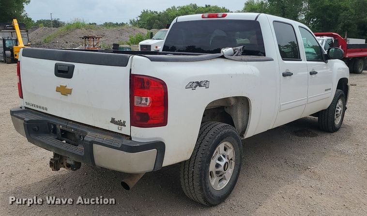 image for item MO9970 2012 Chevrolet Silverado 2500HD  Crew Cab pickup truck