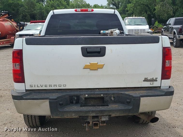 image for item MO9970 2012 Chevrolet Silverado 2500HD  Crew Cab pickup truck