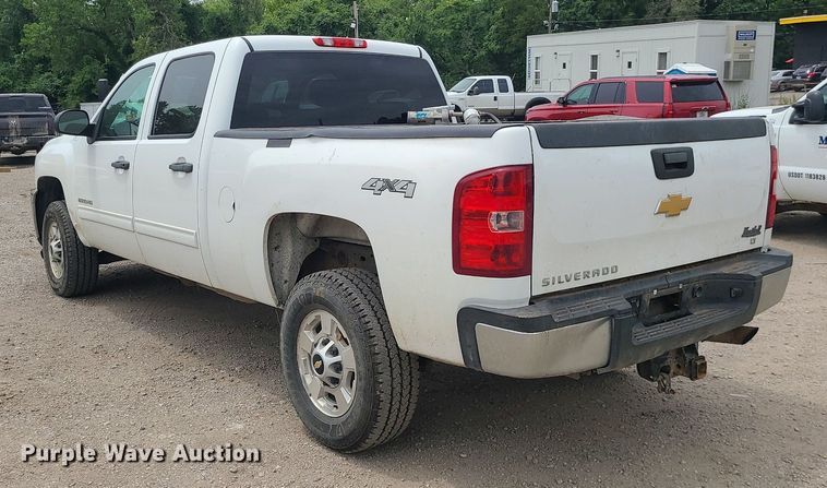 image for item MO9970 2012 Chevrolet Silverado 2500HD  Crew Cab pickup truck