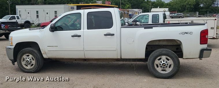 image for item MO9970 2012 Chevrolet Silverado 2500HD  Crew Cab pickup truck