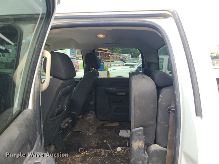 image for item MO9970 2012 Chevrolet Silverado 2500HD  Crew Cab pickup truck