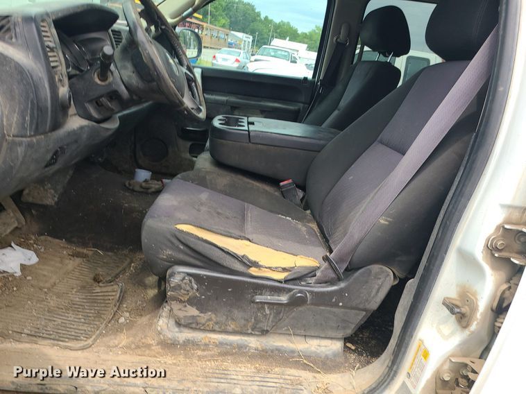 image for item MO9970 2012 Chevrolet Silverado 2500HD  Crew Cab pickup truck