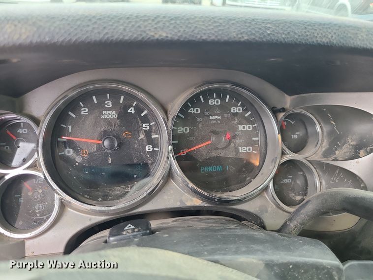 image for item MO9970 2012 Chevrolet Silverado 2500HD  Crew Cab pickup truck