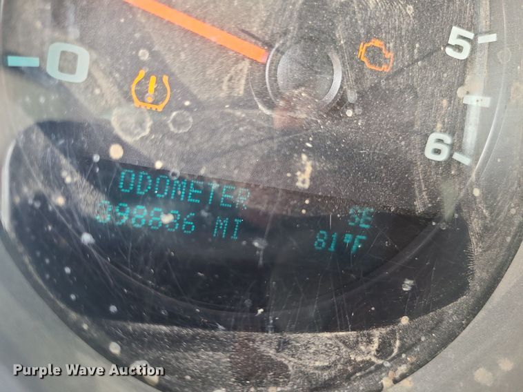 image for item MO9970 2012 Chevrolet Silverado 2500HD  Crew Cab pickup truck