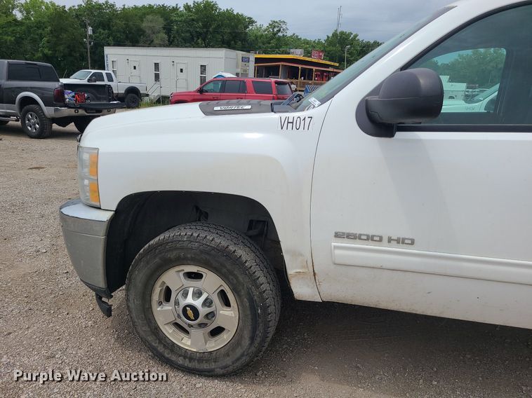 image for item MO9970 2012 Chevrolet Silverado 2500HD  Crew Cab pickup truck
