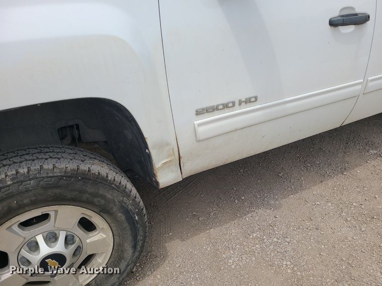 image for item MO9970 2012 Chevrolet Silverado 2500HD  Crew Cab pickup truck