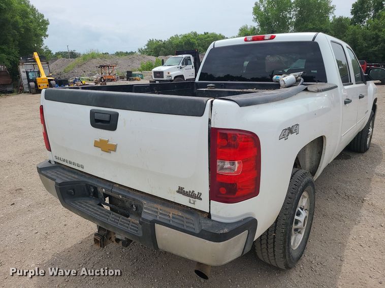 image for item MO9970 2012 Chevrolet Silverado 2500HD  Crew Cab pickup truck