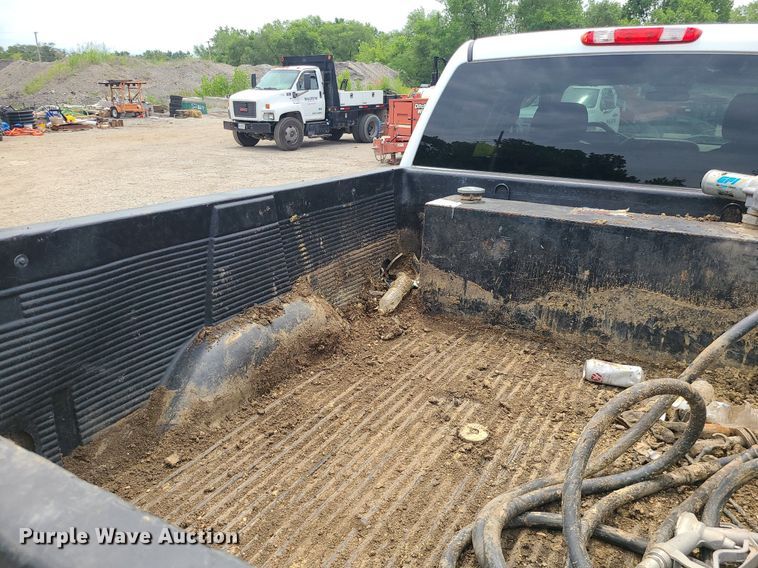 image for item MO9970 2012 Chevrolet Silverado 2500HD  Crew Cab pickup truck