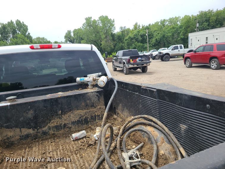 image for item MO9970 2012 Chevrolet Silverado 2500HD  Crew Cab pickup truck