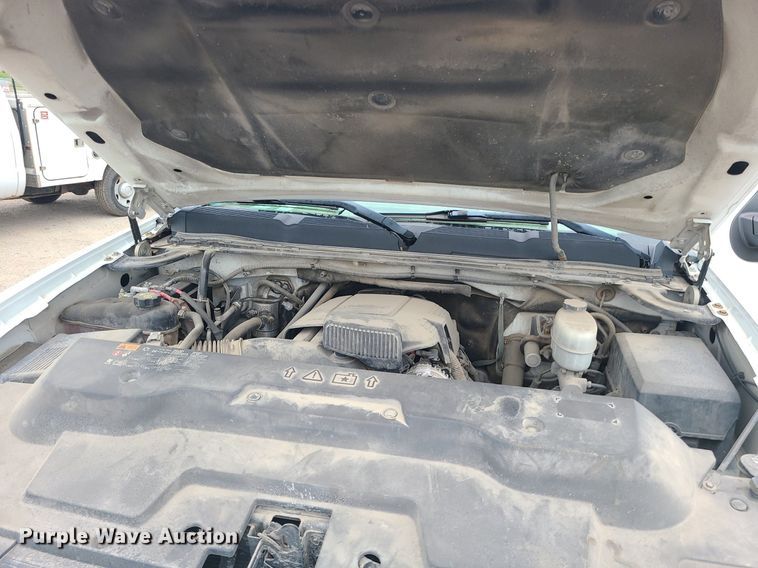 image for item MO9970 2012 Chevrolet Silverado 2500HD  Crew Cab pickup truck