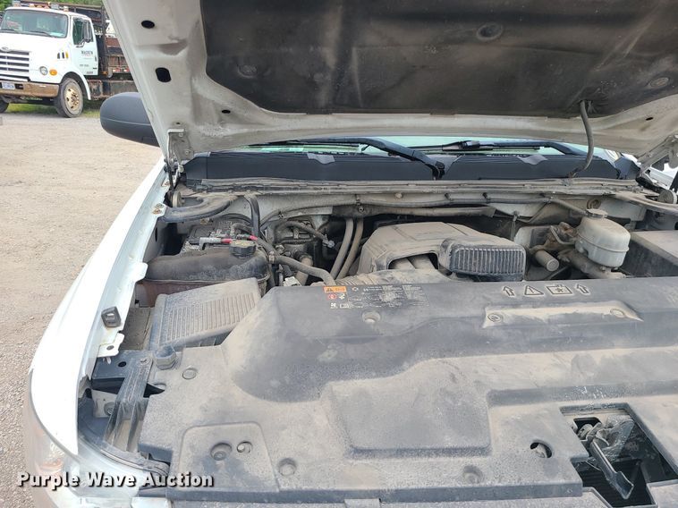 image for item MO9970 2012 Chevrolet Silverado 2500HD  Crew Cab pickup truck