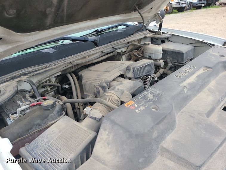 image for item MO9970 2012 Chevrolet Silverado 2500HD  Crew Cab pickup truck