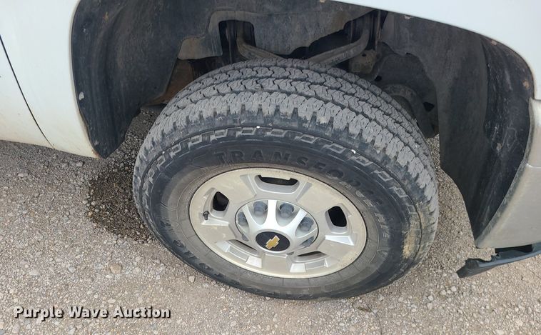 image for item MO9970 2012 Chevrolet Silverado 2500HD  Crew Cab pickup truck