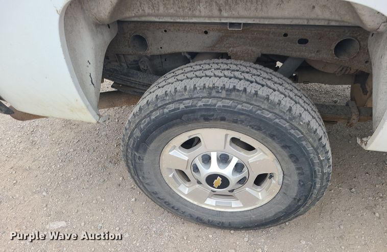 image for item MO9970 2012 Chevrolet Silverado 2500HD  Crew Cab pickup truck