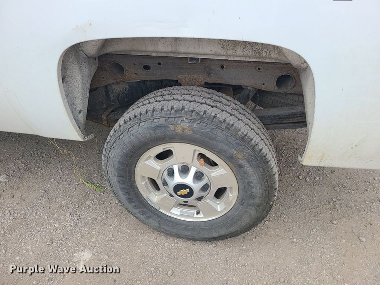 image for item MO9970 2012 Chevrolet Silverado 2500HD  Crew Cab pickup truck