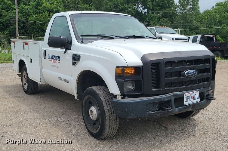 image for item MO9971 2008 Ford F250 Super Duty  utility bed pickup truck