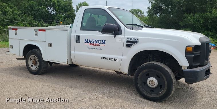 image for item MO9971 2008 Ford F250 Super Duty  utility bed pickup truck