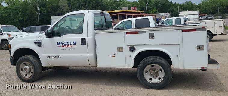 image for item MO9971 2008 Ford F250 Super Duty  utility bed pickup truck