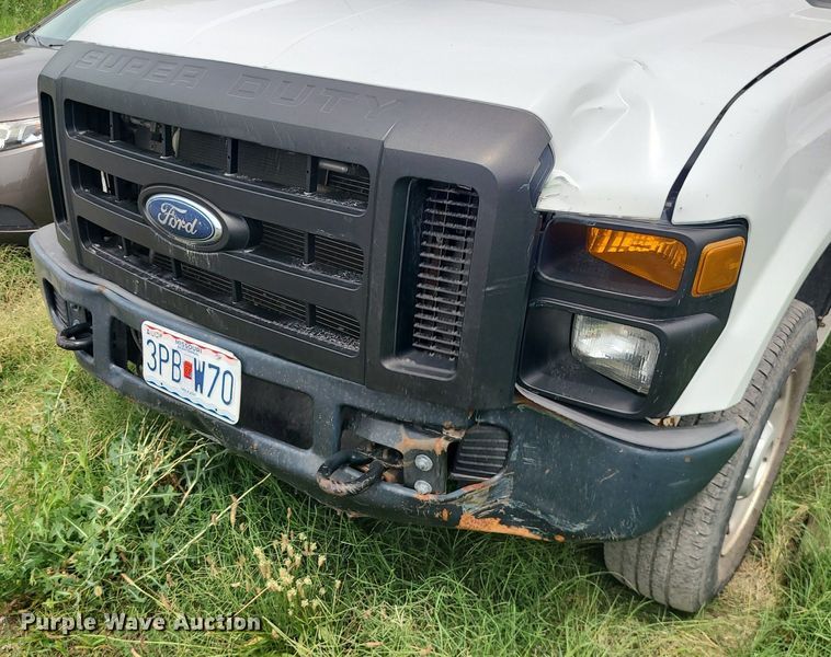 image for item MO9971 2008 Ford F250 Super Duty  utility bed pickup truck