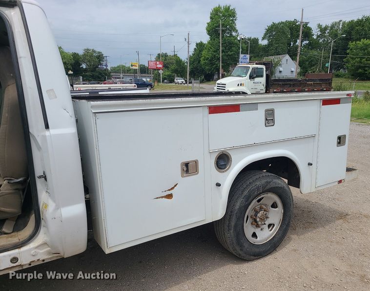 image for item MO9971 2008 Ford F250 Super Duty  utility bed pickup truck