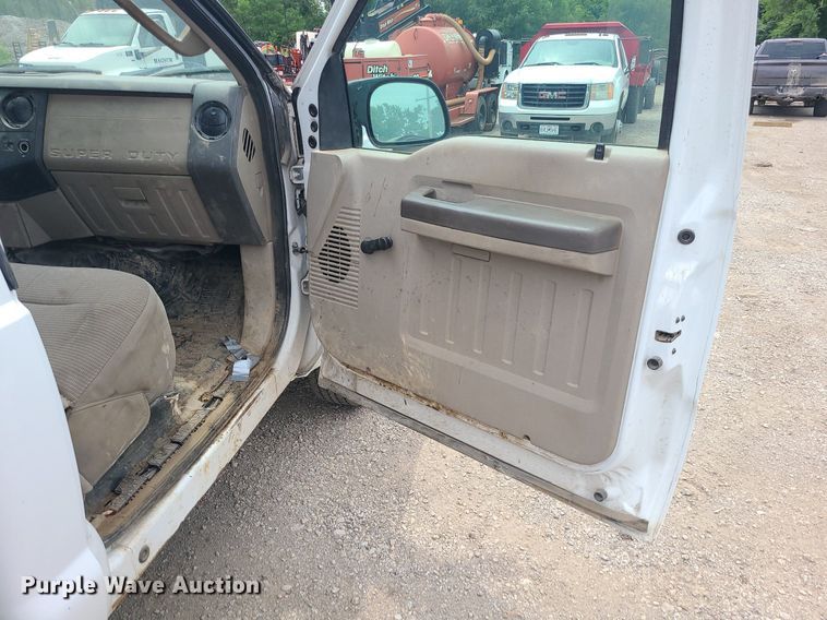 image for item MO9971 2008 Ford F250 Super Duty  utility bed pickup truck