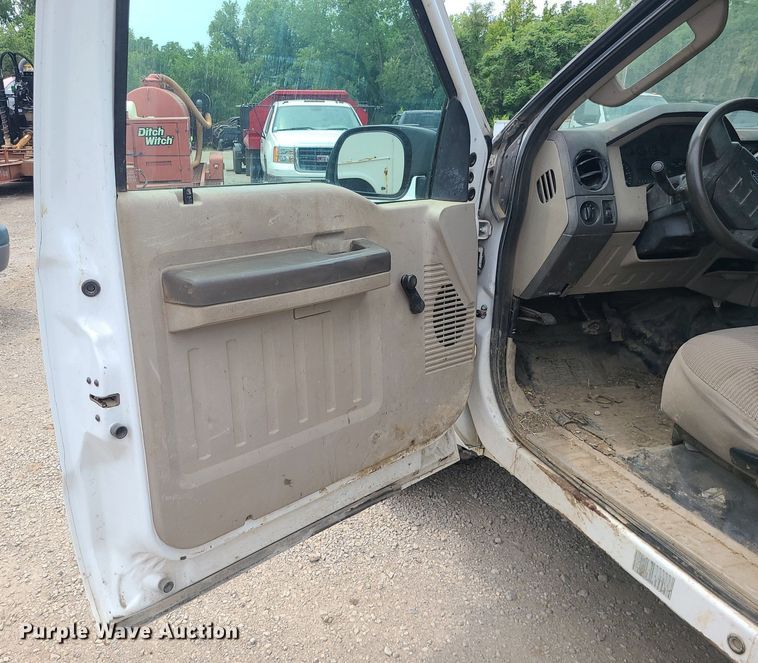 image for item MO9971 2008 Ford F250 Super Duty  utility bed pickup truck