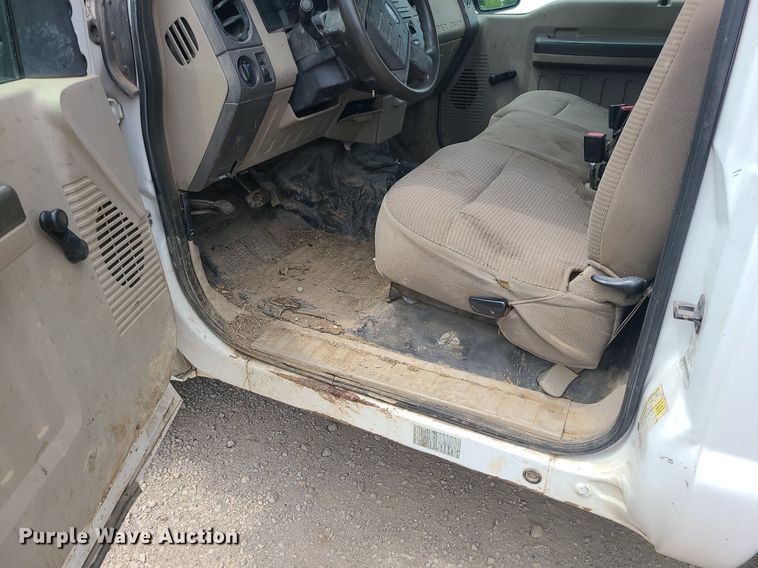 image for item MO9971 2008 Ford F250 Super Duty  utility bed pickup truck