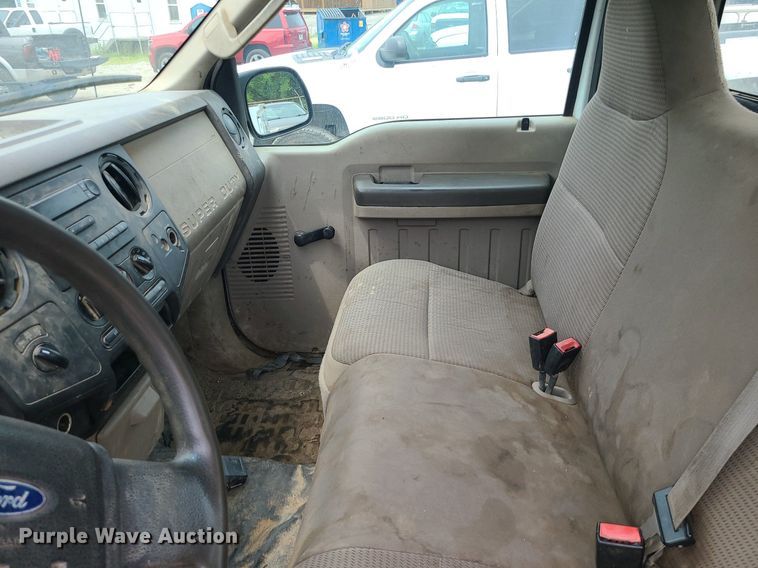 image for item MO9971 2008 Ford F250 Super Duty  utility bed pickup truck