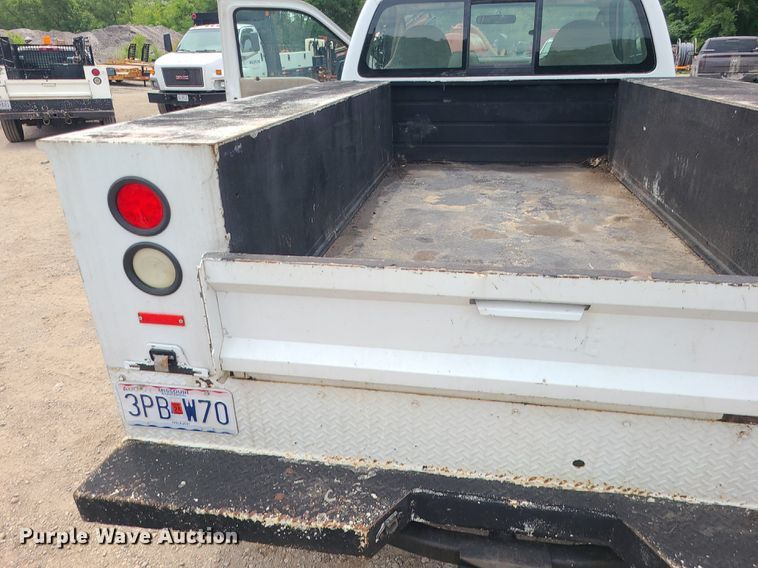 image for item MO9971 2008 Ford F250 Super Duty  utility bed pickup truck