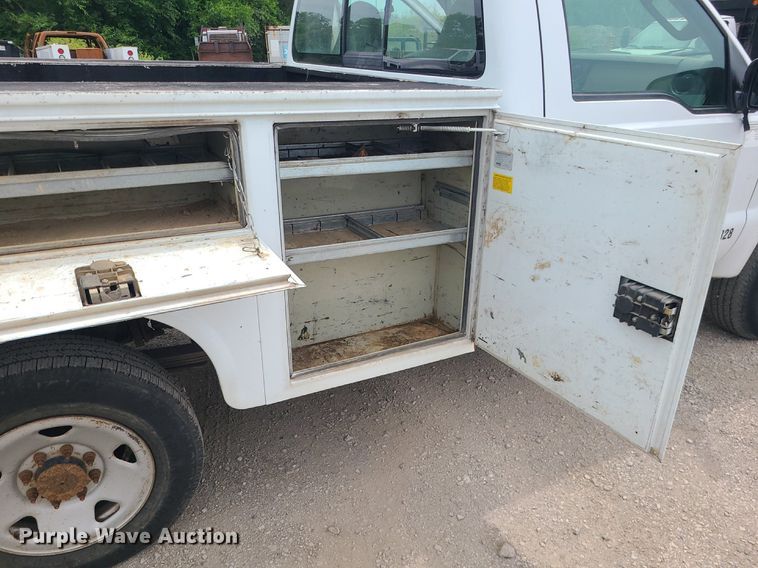 image for item MO9971 2008 Ford F250 Super Duty  utility bed pickup truck