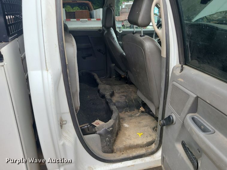 image for item MO9972 2009 Dodge Ram 2500HD  Quad Cab utility bed pickup truck