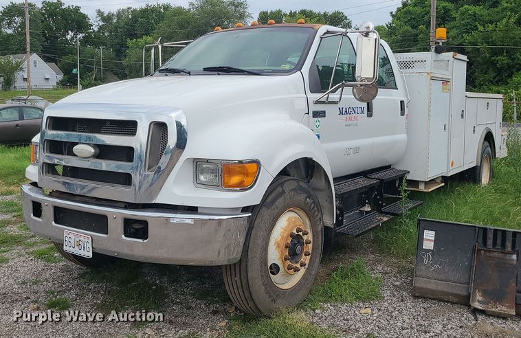 image for item MO9973 2007 Ford F750 Super Duty  utility / service truck