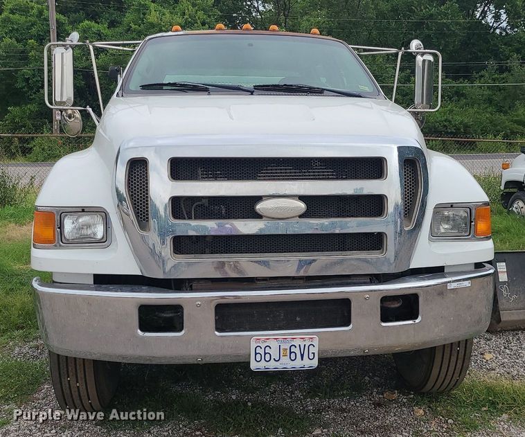 image for item MO9973 2007 Ford F750 Super Duty  utility / service truck