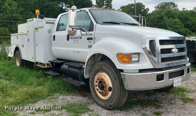 image for item MO9973 2007 Ford F750 Super Duty  utility / service truck