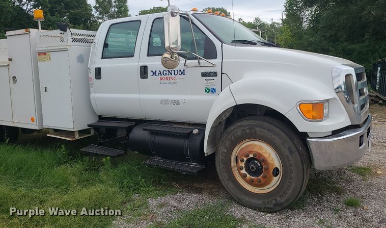 image for item MO9973 2007 Ford F750 Super Duty  utility / service truck