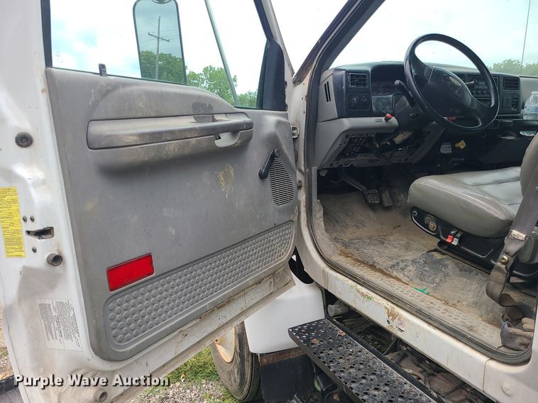 image for item MO9973 2007 Ford F750 Super Duty  utility / service truck