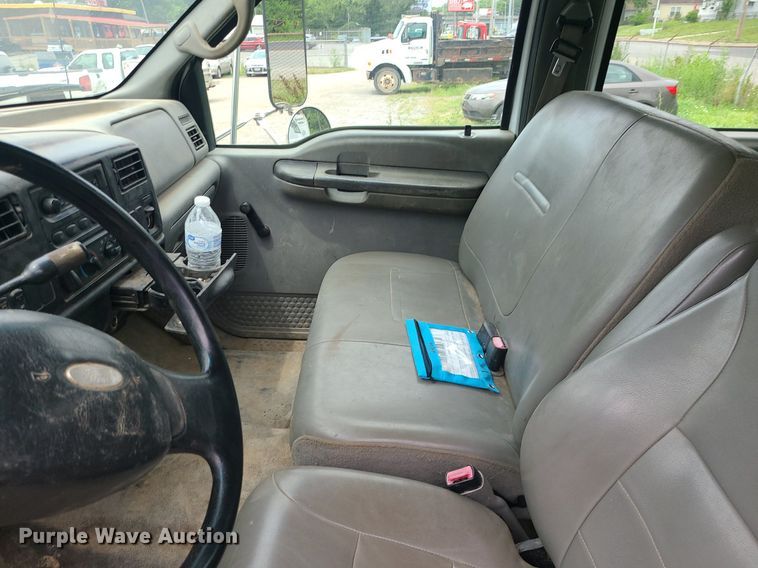 image for item MO9973 2007 Ford F750 Super Duty  utility / service truck