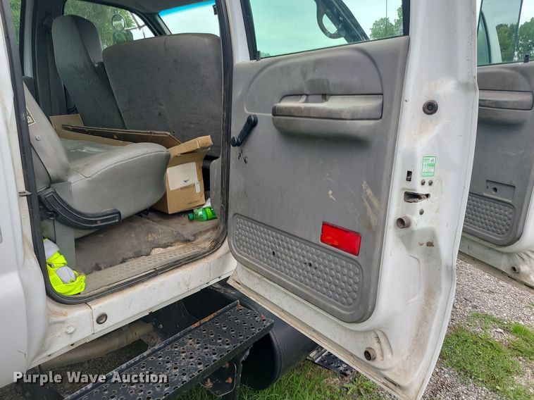 image for item MO9973 2007 Ford F750 Super Duty  utility / service truck