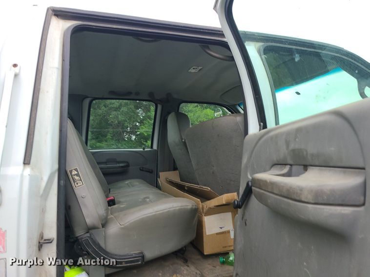 image for item MO9973 2007 Ford F750 Super Duty  utility / service truck