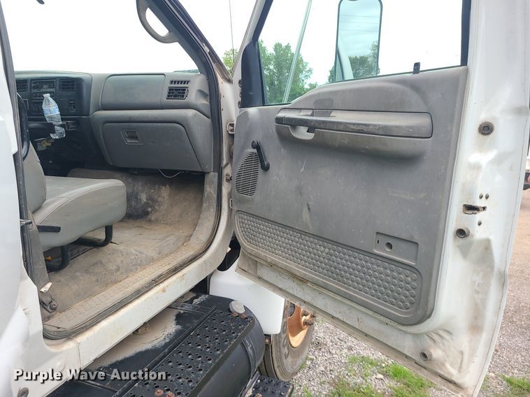 image for item MO9973 2007 Ford F750 Super Duty  utility / service truck