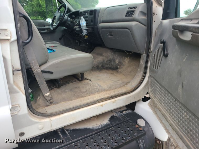 image for item MO9973 2007 Ford F750 Super Duty  utility / service truck