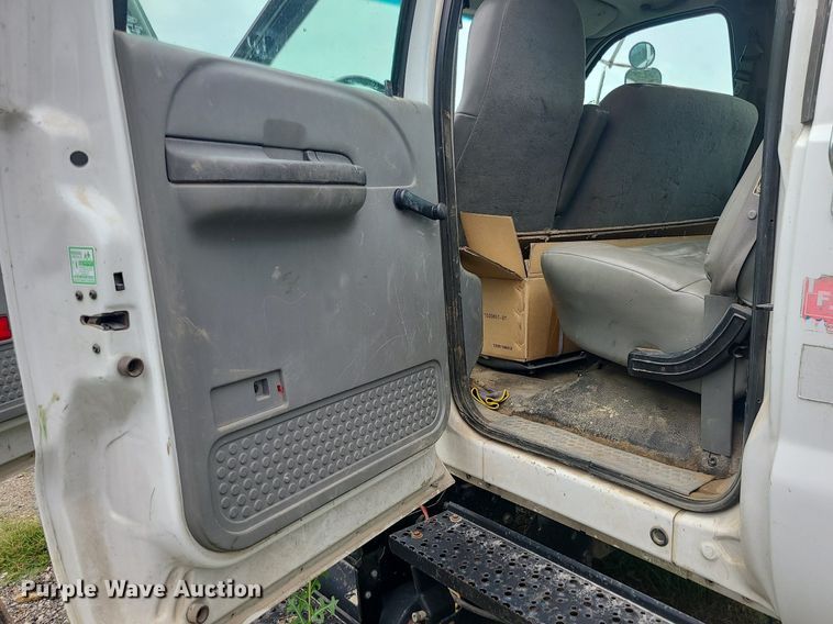 image for item MO9973 2007 Ford F750 Super Duty  utility / service truck