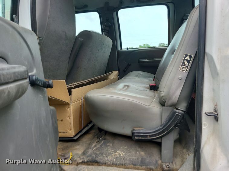 image for item MO9973 2007 Ford F750 Super Duty  utility / service truck