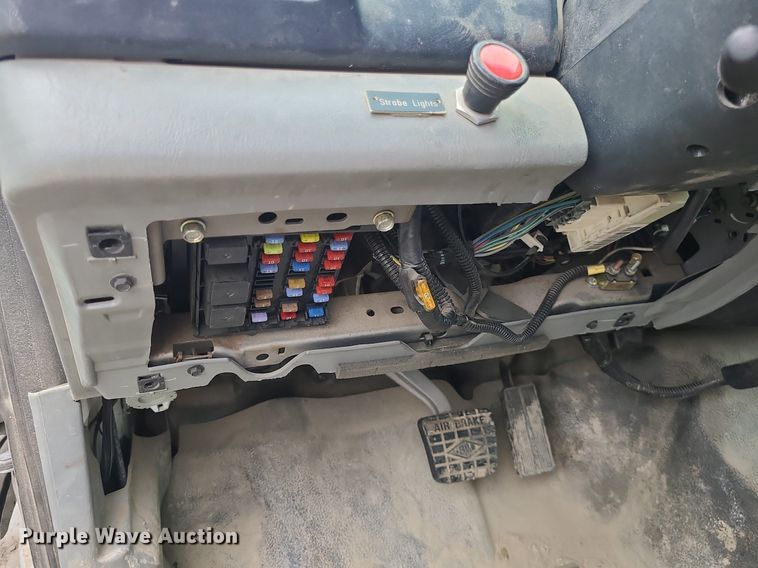 image for item MO9973 2007 Ford F750 Super Duty  utility / service truck