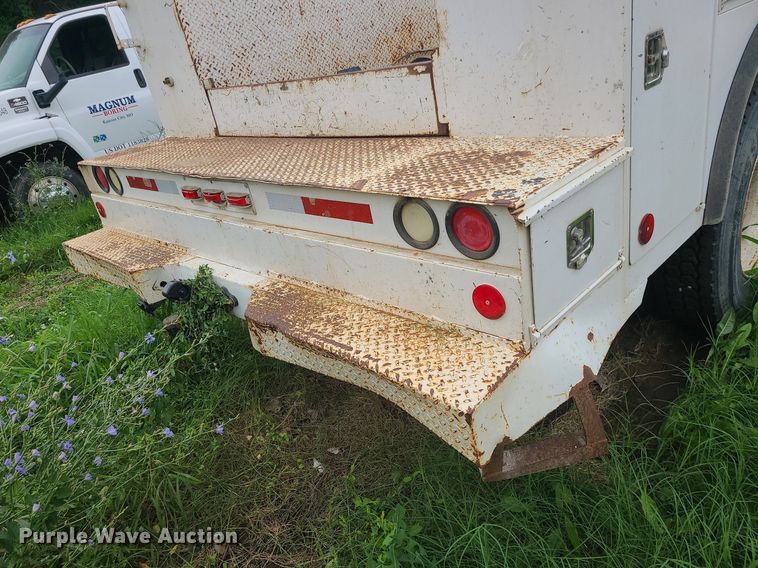 image for item MO9973 2007 Ford F750 Super Duty  utility / service truck