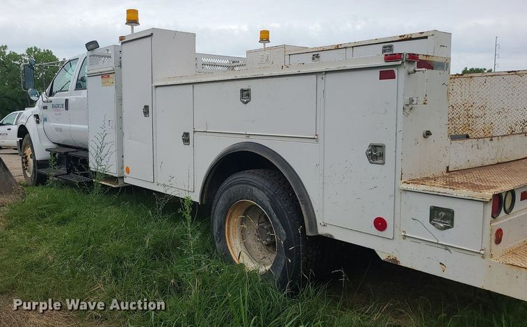 image for item MO9973 2007 Ford F750 Super Duty  utility / service truck