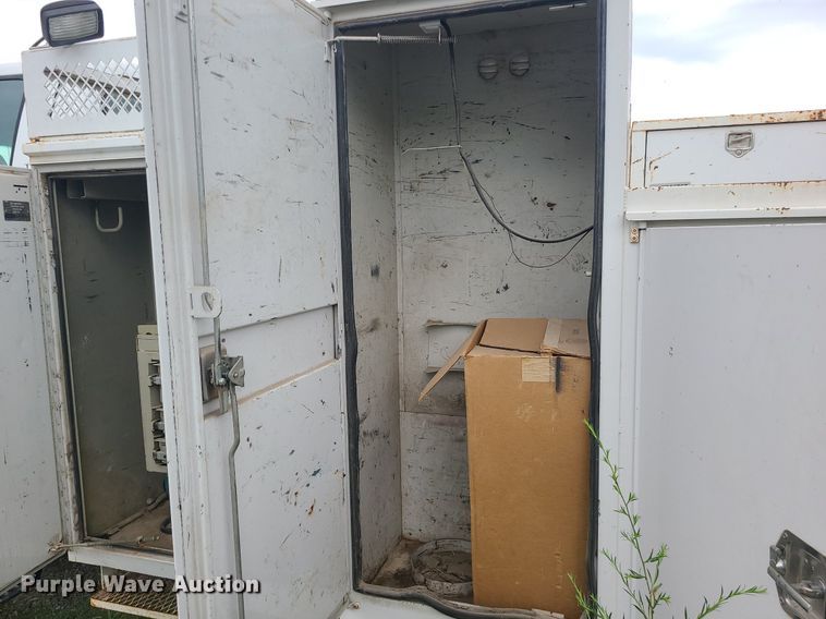 image for item MO9973 2007 Ford F750 Super Duty  utility / service truck