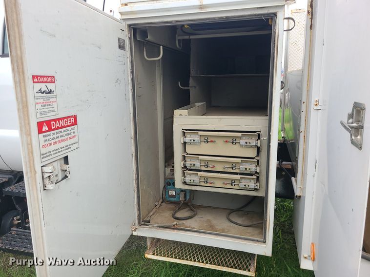 image for item MO9973 2007 Ford F750 Super Duty  utility / service truck