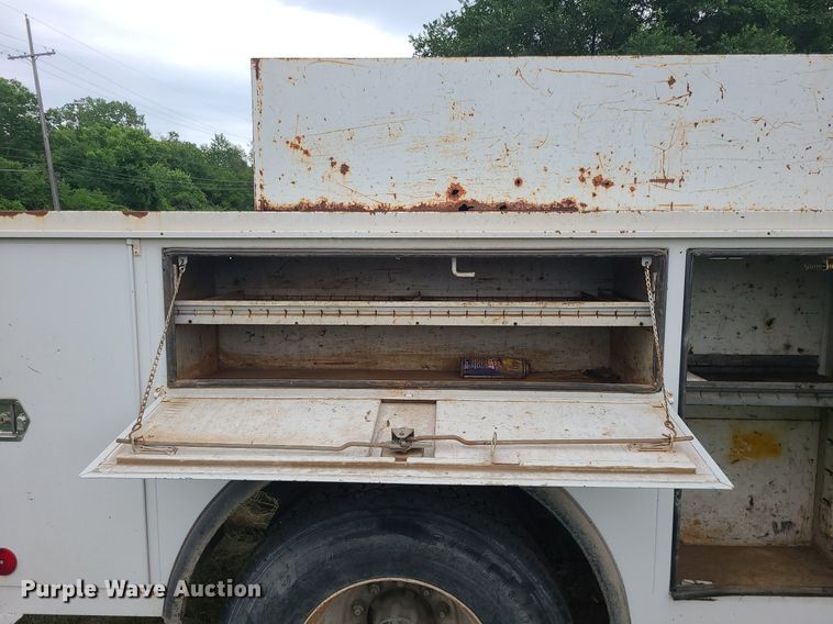 image for item MO9973 2007 Ford F750 Super Duty  utility / service truck